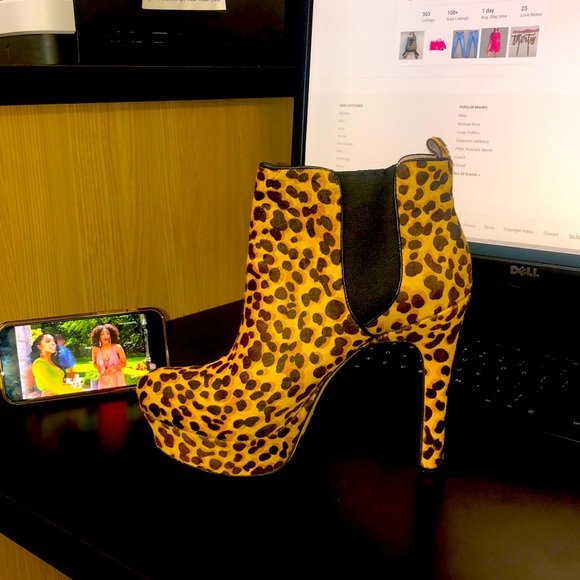 Vince Camuto baileys honey/ black leopard print pony platform booties - Picture 1 of 5